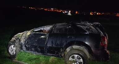 Tarlaya uçan otomobilin sürücüsü yaralandı