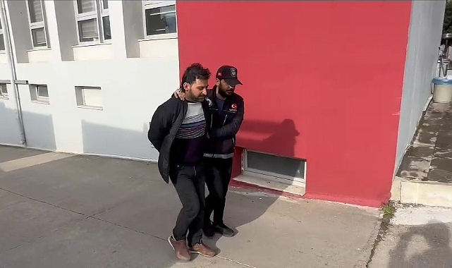Torbacı uyuşturucuları yatağın içerisine gizlemiş