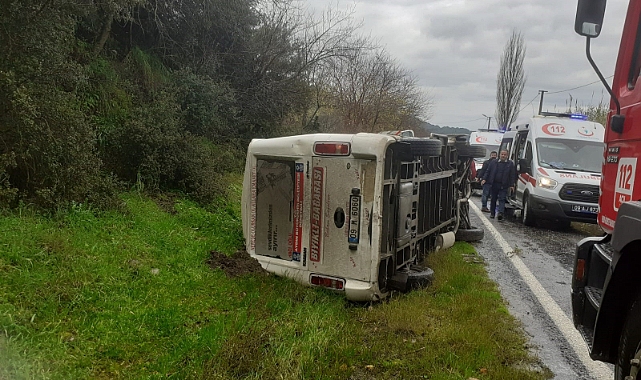 Yolcu minibüsü devrildi: 2 yaralı