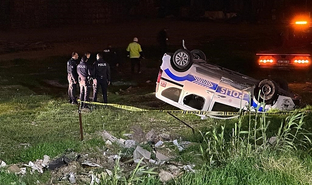 Yolda köpeğe çarpan polis aracı şarampole uçtu: 3 polis yaralı