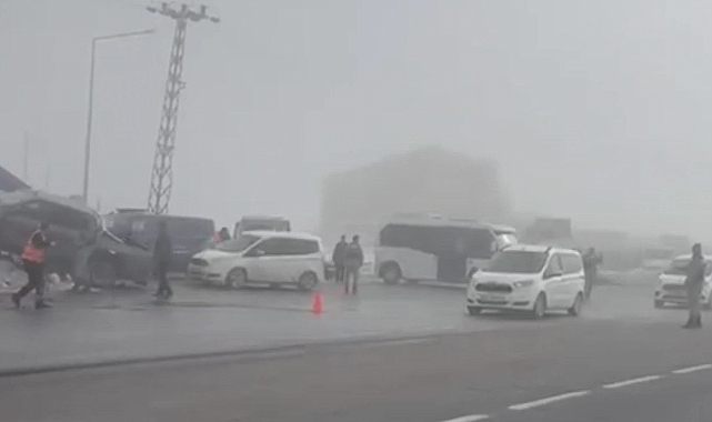 Zincirleme trafik kazası: 18 yaralı