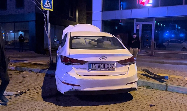 2 otomobil çarpıştı: 6 yaralı