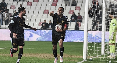 Altay’ın en skorer oyuncusu 42 yaşındaki Murat Uluç