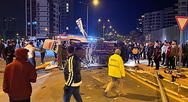 Ambulans ile otomobil çarpıştı: 1'i ağır 7 yaralı