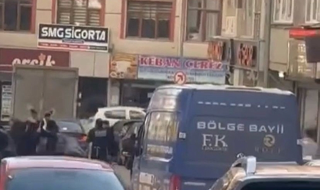 Cadde ortasında taşlı sopalı kavga: 1 yaralı