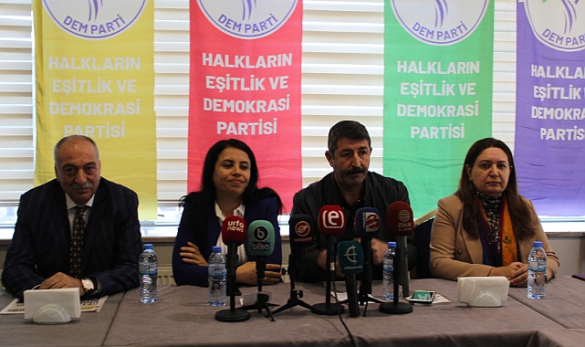 DEM Parti büyükşehir ve ilçe eş başkan adaylarını tanıttı