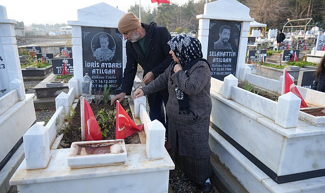 Depremde oğlu, gelini ve torunu kaybetti, kelimeler boğazına düğümlendi