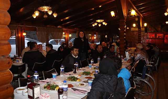 Depremzede çift 14 Şubat Sevgililer Günü'nde gözyaşlarını tutamadı