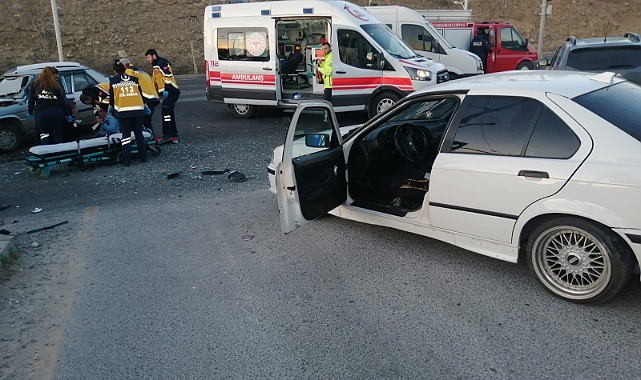 İki aracın karıştığı kazada 1 kişi yaralandı