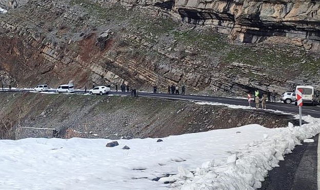 İki aracın karıştığı kazada 8 kişi yaralandı
