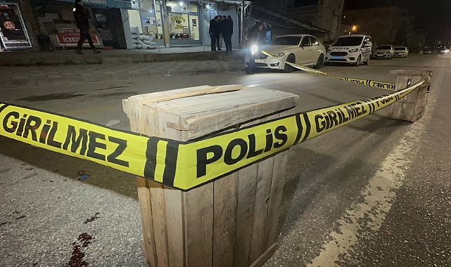 Kıraathane önünde bulunan kişilere silahlı saldırı