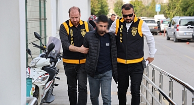 Polisin operasyon yaptığı evden uzun namlulu silah ve tabancalar çıktı