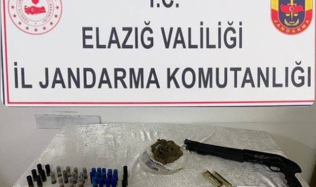 Ruhsatsız silahlar ele geçirildi