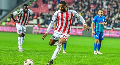 Samsunsporlu Ntcham, kullandığı 4 penaltıyı da gole çevirdi