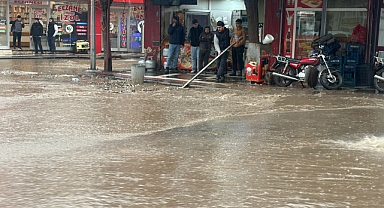 Siverek’te şiddetli yağış su baskınlarına neden oldu