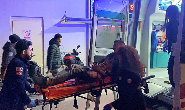 Sokak ortasında bıçaklı kavga: 3 yaralı