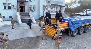 Tır içinde 58 düzensiz göçmen yakalandı