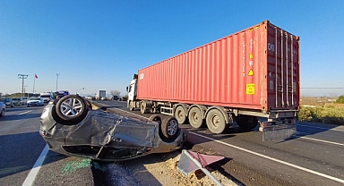 Tır ile çarpışan otomobil takla attı: 7 yaralı