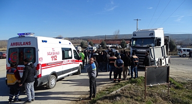 Tır ile otomobil çarpıştı: 4 yaralı