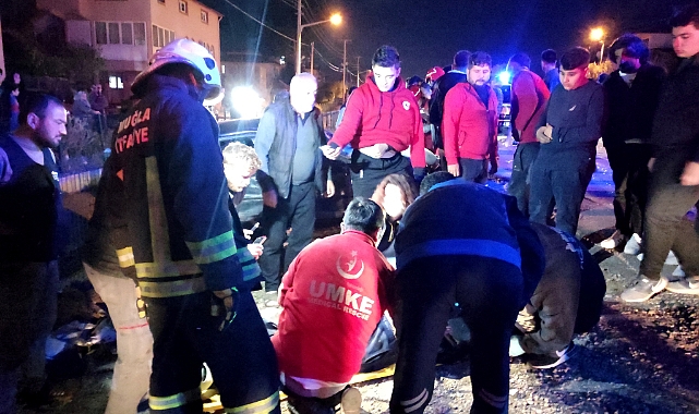2 otomobil kafa kafaya çarpıştı: 1'i ağır 4 yaralı