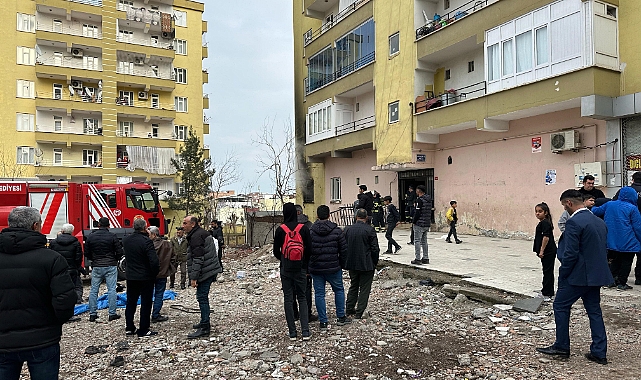 Diyarbakır'da ev yangını: İtfaiye eri yaralandı