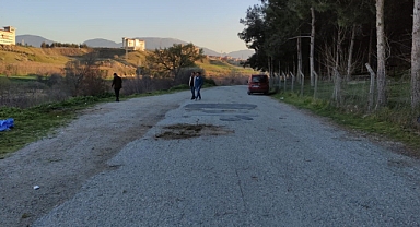 Eşi ile eski çalışanını parkta yakalayan koca cinnet getirdi: 1’i ağır 2 yaralı