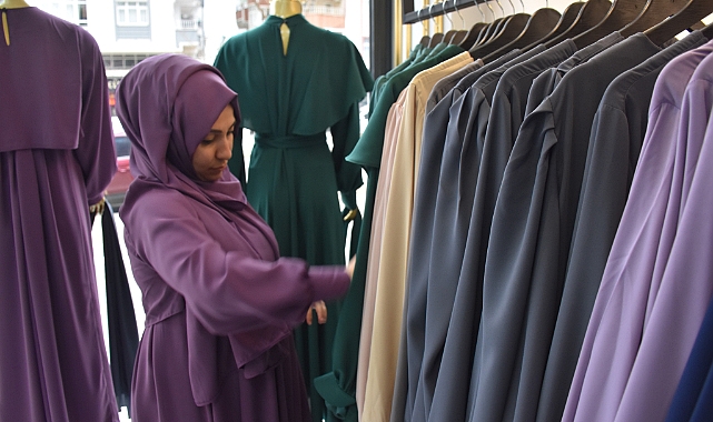 Eşini kaybeden 3 çocuk annesi, evinde başladığı işini geliştirerek kendi mağazasını kurdu