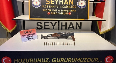 Evinde kalaşnikof ele geçirildi, “Bana ait değil, oğlumun” dedi
