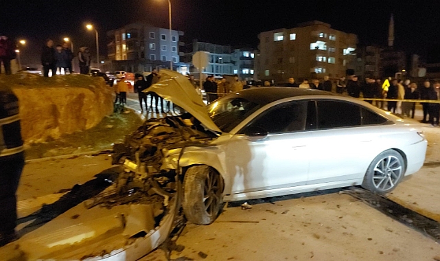 Gaziantep'te 2 otomobil çarpıştı: Yaralılar var