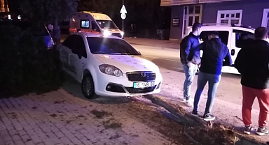 Hafif ticari araç ile otomobil çarpıştı: 4 yaralı