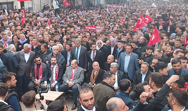 Hasan İzol'un seçim bürosunda mahşeri kalabalık!