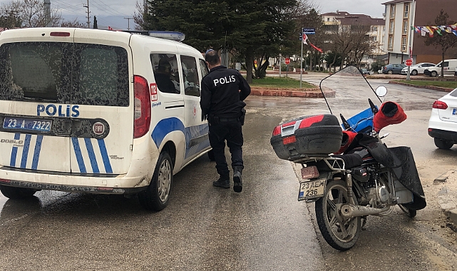 Motosiklet devrildi: 2 yaralı