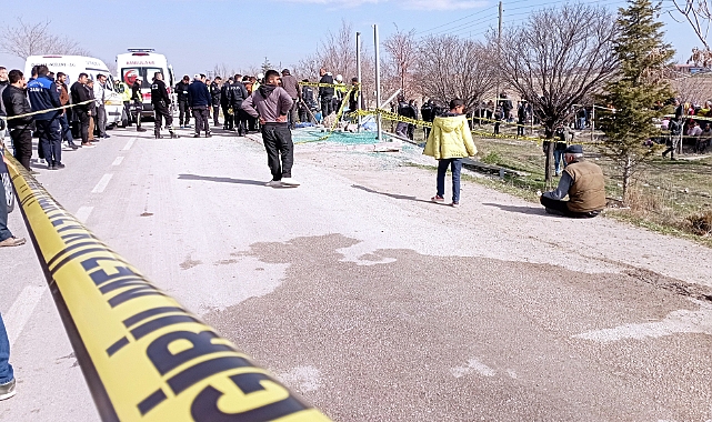 Otobüs durağında bekleyenlere otomobil çarptı: 3 ölü, 6 yaralı