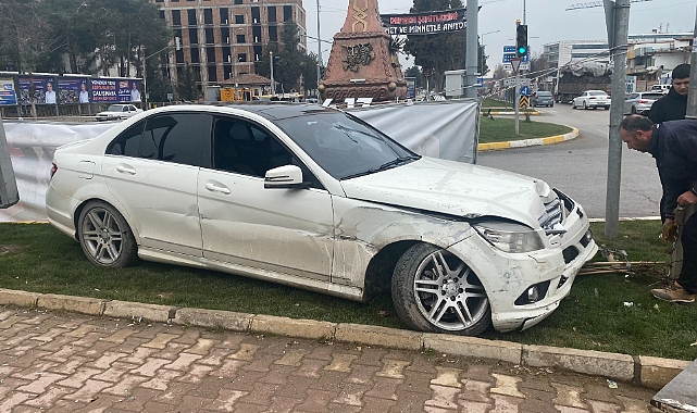 Otomobil refüje çıktı: 1 yaralı