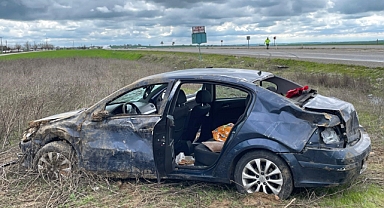 Otomobil şarampole yuvarlandı: 1’i ağır 3 yaralı