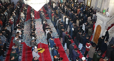 Peygamberler şehri Şanlıurfa’da ilk teravih namazı kılındı