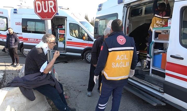 Pikap kamyonun altına girdi: 3 yaralı