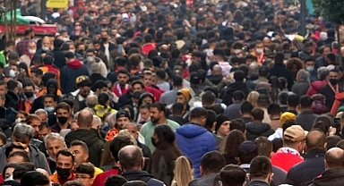 Türkiye nüfusunun yüzde 49,9'unu kadınlar, yüzde 50,1'ini erkekler oluşturdu