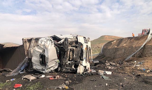 Urfa plakalı aracın sürücüsü yaralandı!