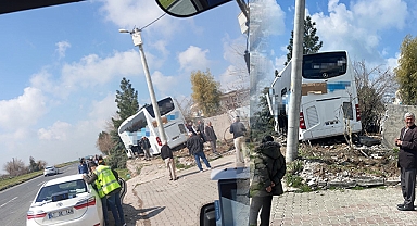 Yolcu otobüsü bir evin bahçesine girdi