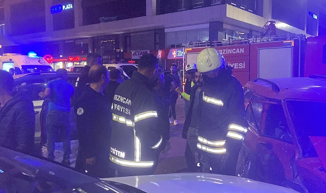 3 otomobilin karıştığı trafik kazasında 5 kişi yaralandı