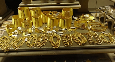 Ekonomistten altın tahmini: “Yıl sonu altının ons fiyatı 2 bin 700 dolar seviyelerini görebilir”