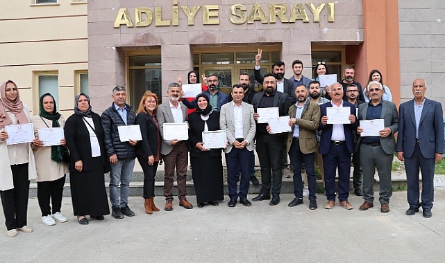 Eşbaşkanlar Karayılan ve Bayram mazbatalarını aldı