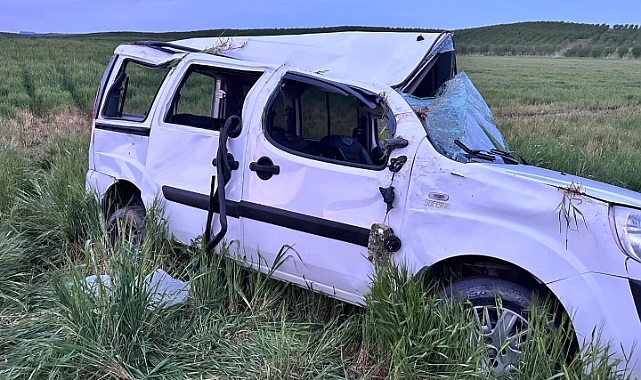 Hafif ticari araç şarampole yuvarlandı: 1 ölü, 8 yaralı