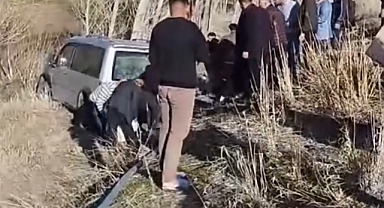 İki araç çarpıştı: Çok sayıda yaralı