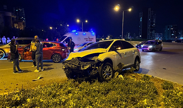 İki otomobil çarpıştı: 5 yaralı