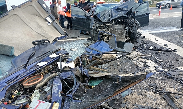 İki otomobilin karıştığı kazada 3 kişi öldü, 5 kişi yaralandı