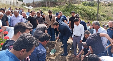 İş makinesinin altında kalan operatör toprağa verildi