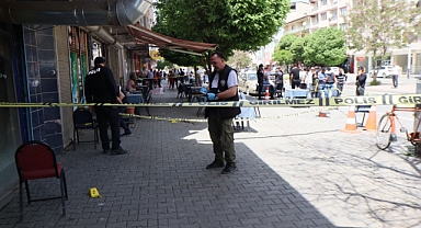 Kahvede silahlı kavga: Yaralılar var