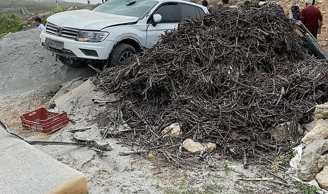 Kontrolden çıkan cip yol kenarına savruldu: 4 yaralı